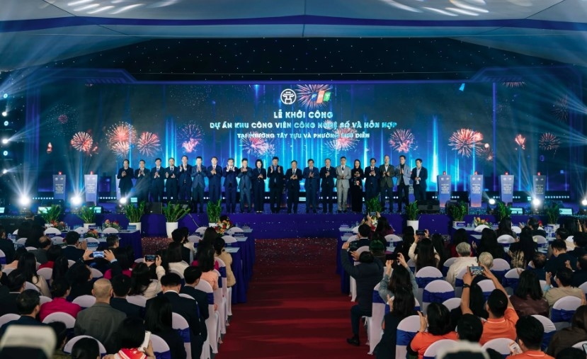 Delegates at the groundbreaking ceremony (Photo: vietnamfinance.vn)