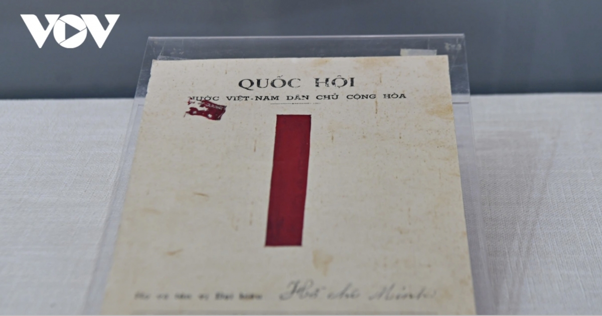 The document cover used by President Ho Chi Minh for his address at the hall of the first National Assembly is displayed as part of the Exhibition marking 80 years of national achievements.
