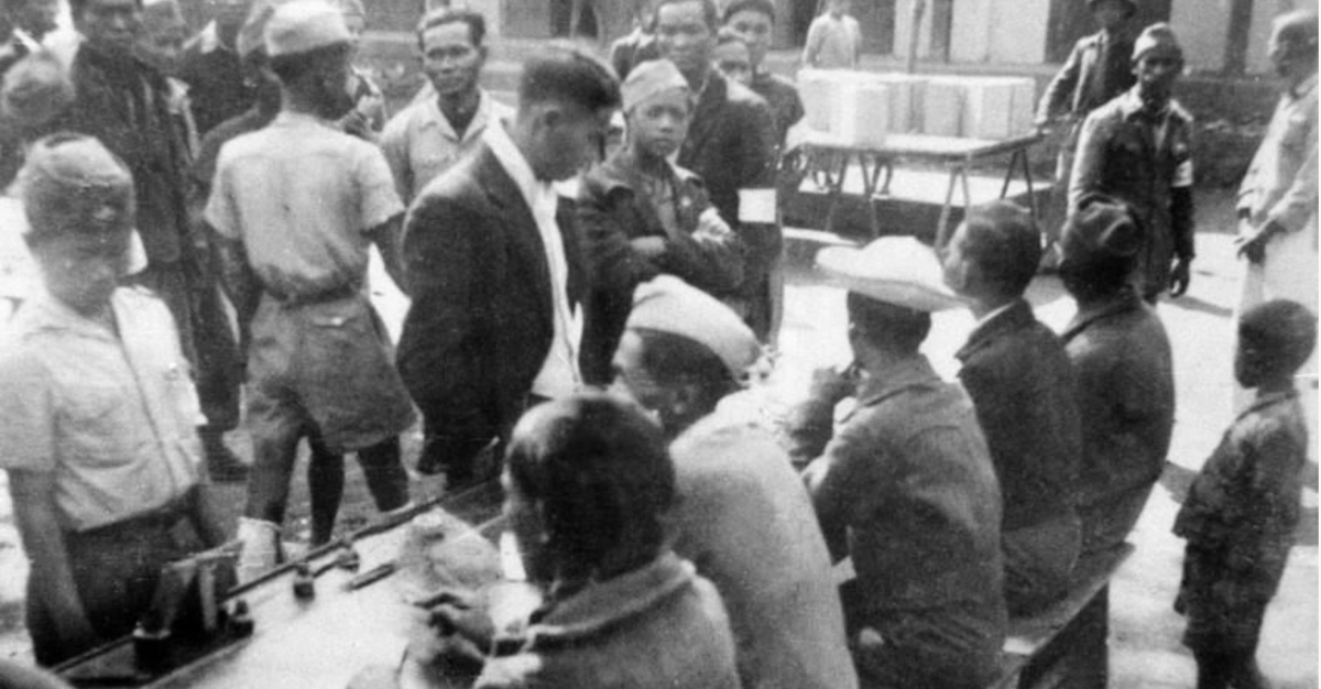 Vietnam’s first General Election in 1946 is conducted under the most progressive democratic principles of the time: universal, equal, direct and secret suffrage. Photo: A polling station on the day of the General Election on January 6, 1946. (Source: VNA archives)