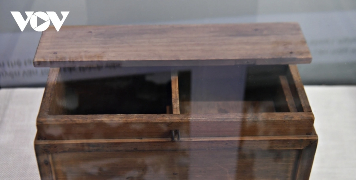 Eighty years ago, simple ballot boxes like these were used by the Vietnamese people to successfully carry out the General Election, despite efforts by hostile forces to undermine it. Photo: A ballot box from the first National Assembly election on display at the Exhibition marking 80 years of national achievements.
