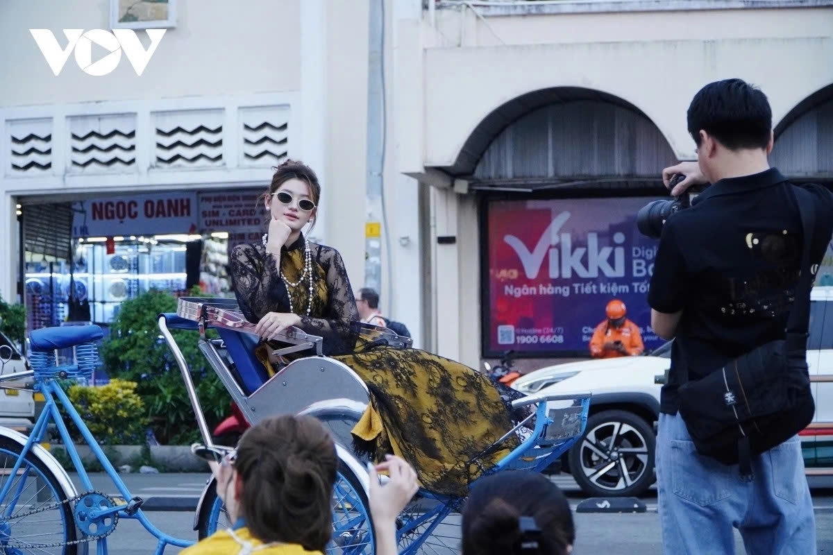 Top destinations like Ben Thanh Market and Diamond Plaza shopping centre have become even more vibrant and cheerful these days.