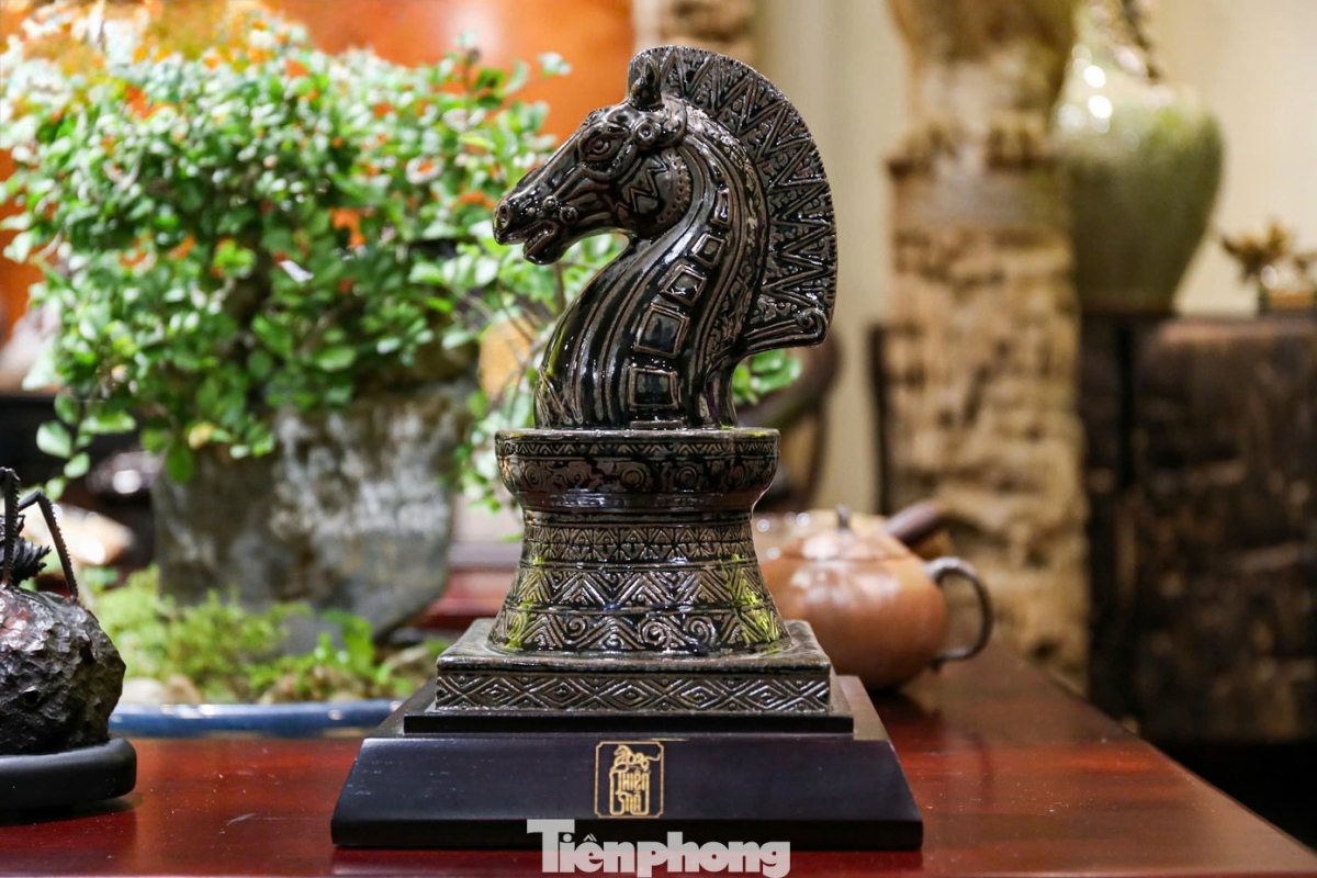 Prices of these horse figurines hover around VND3-5 million.