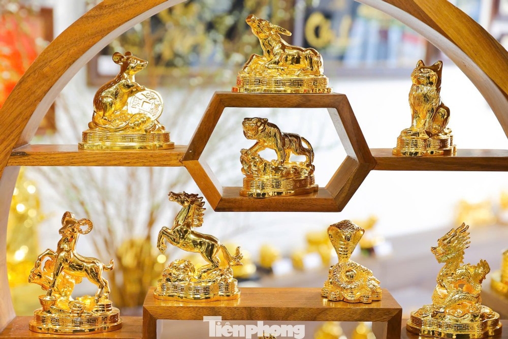 24K gold-plated mascots cost from a few million to tens of millions of Vietnamese dong, depending on the size and craftsmanship of the product.