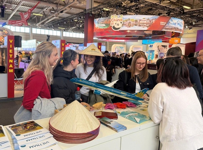 Visitors explore Vietnam's exhibition booth and learn about its tourist destinations at ITB Berlin 2025.