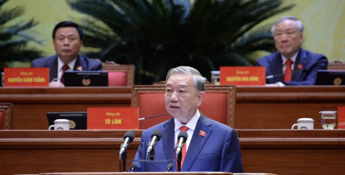 Party General Secretary To Lam presents the report of the 13th Party Central Committee on documents submitted to the 14th National Party Congress.