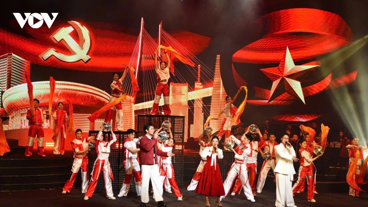 VOV hosts a special art programme to welcome the 14th National Party Congress