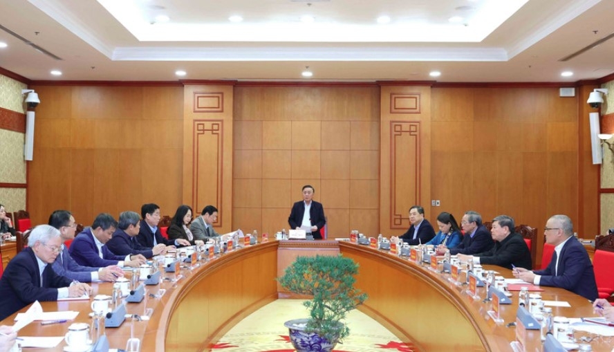 Politburo member and Standing Member of the Party Central Committee’s Secretariat Tran Cam Tu chairs a working session with the Party Central Committee Office and relevant agencies to review preparations for the 14th National Party Congress. (Photo: VNA)