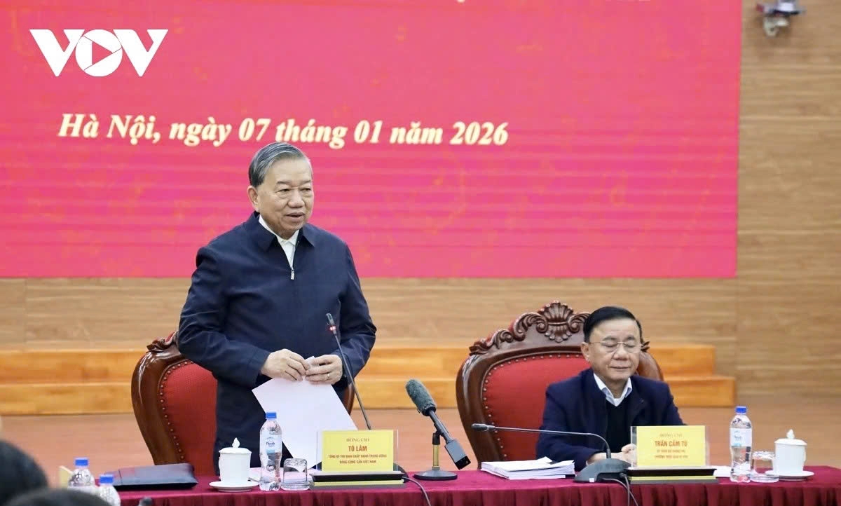 Party General Secretary To Lam suggests formulating policy resolutions addressing the country's strategic and urgent priorities, during a working session with the Central Policy and Strategy Commission in Hanoi on January 7