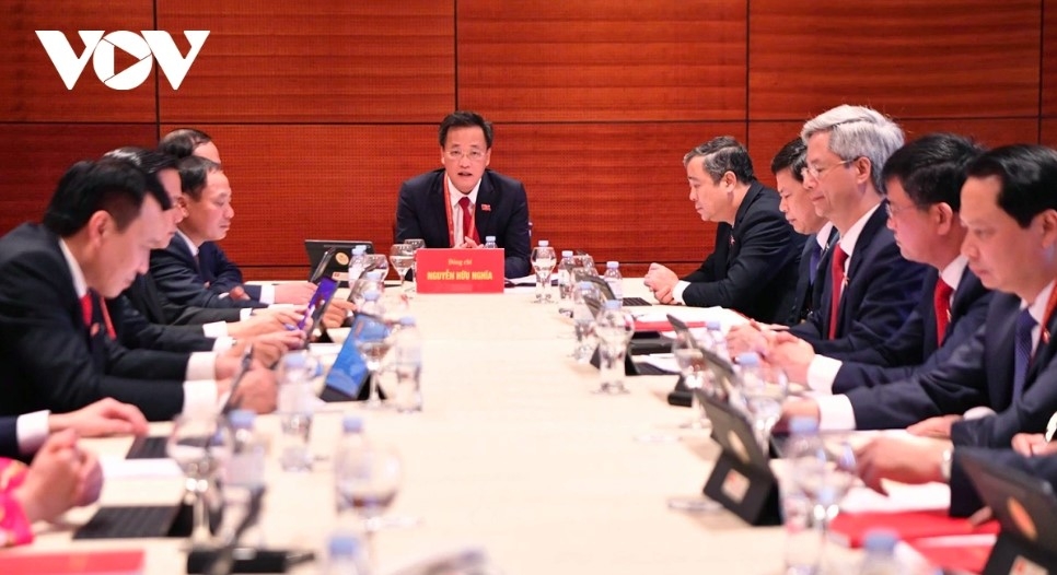 Delegates hold group discussions on documents for submission to the 14th National Party Congress