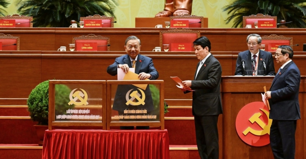 Party General Secretary To Lam and President Luong Cuong cast ballots to elect official and alternate members of the 14th Party Central Committee.