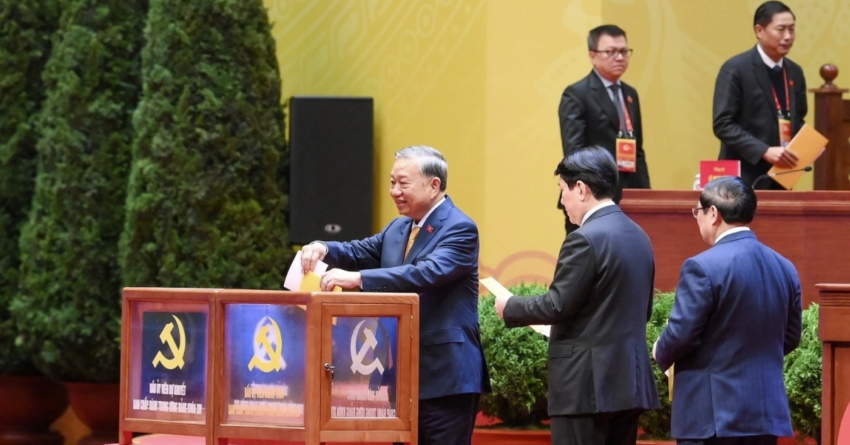 General Secretary To Lam, together with Party and State leaders, cast ballots to elect official and alternate members of the 14th Party Central Committee.
