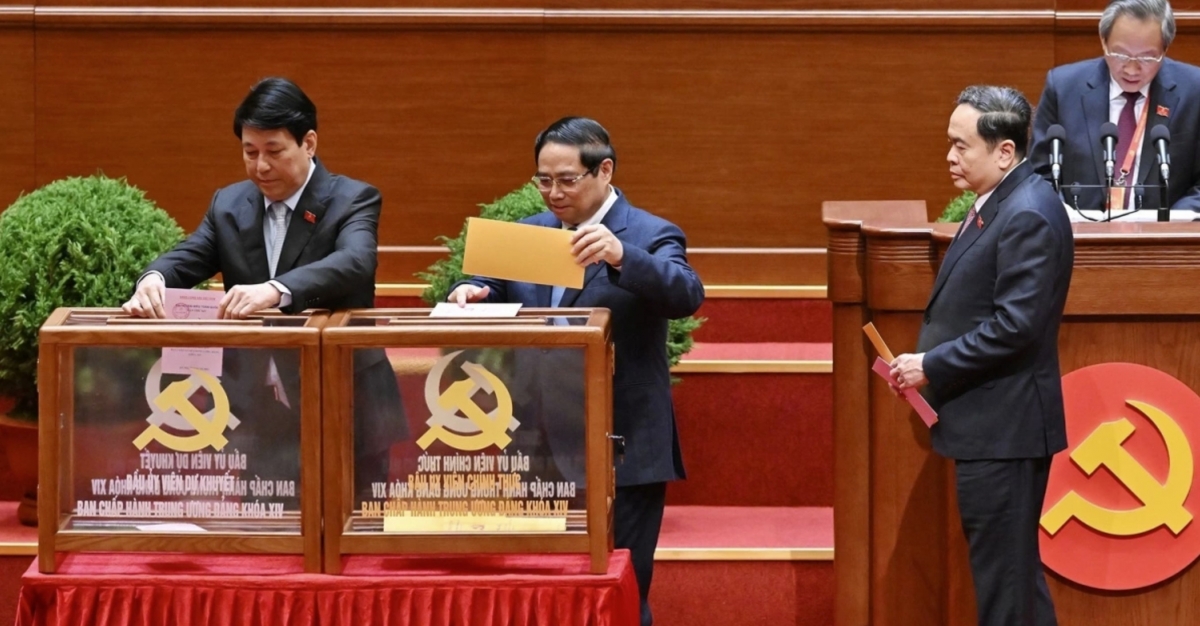 President Luong Cuong, Prime Minister Pham Minh Chinh and National Assembly Chairman Tran Thanh Man vote to elect the 14th Party Central Committee.