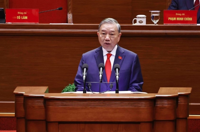 Party General Secretary To Lam presents the report of the 13th Party Central Committee on the documents submitted to the 14th National Party Congress  (Photo: VNA)