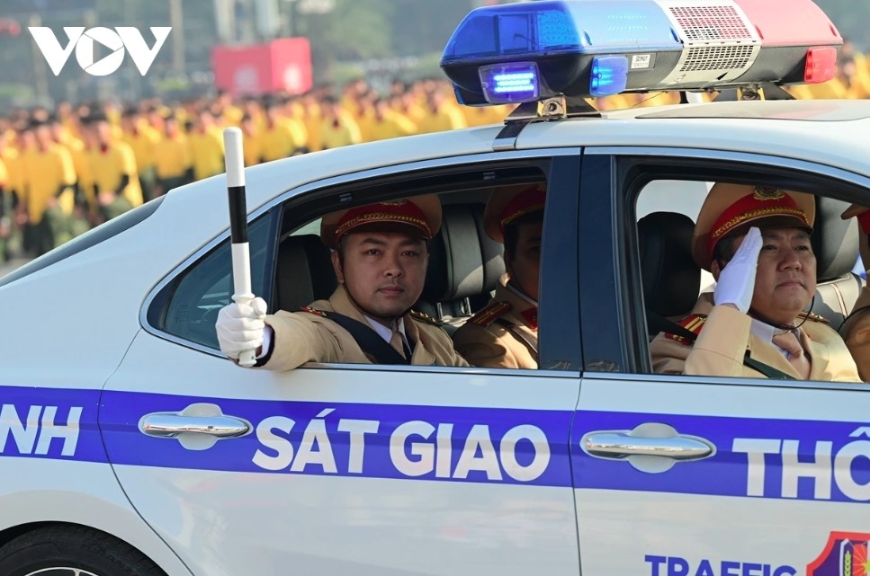 A traffic police command vehicle carries out mobile patrols, ensures traffic safety and security, and escorts domestic leaders and international guests attending major political and diplomatic events in Vietnam.