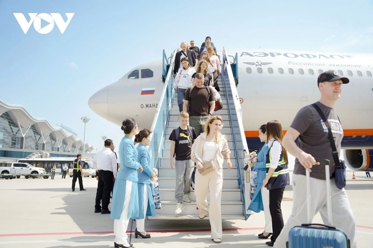 Aeroflot flight brings Russian tourists from Moscow to Cam Ranh