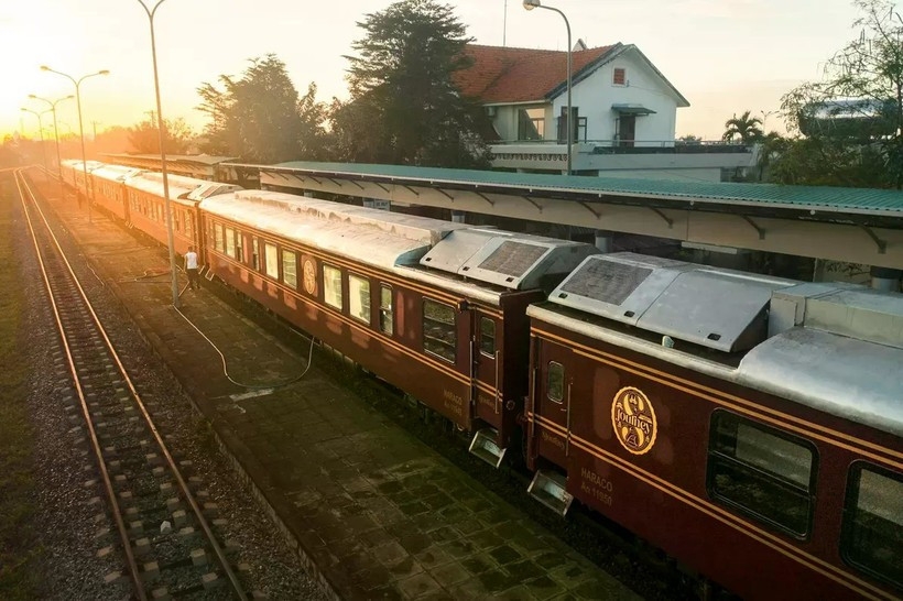 French newspapers Le Figaro and Ouest-France publish features introducing SJourney, a luxury rail tourism service offering a trans-Vietnam travel experience. (Photo: Sjourney)