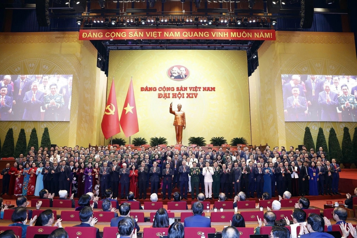 The 14th Party Central Committee makes its formal debut before the Congress