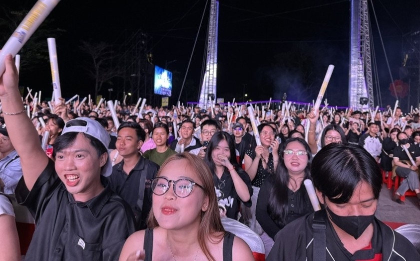 Thousands of residents and visitors join the New Year 2026 countdown in Can Tho