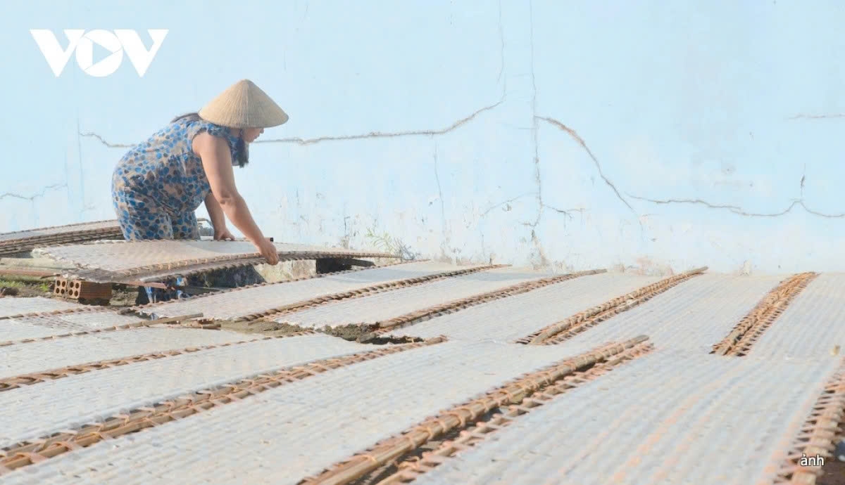 Villagers are now racing against time to complete each step so the cakes can be delivered to traders on schedule.