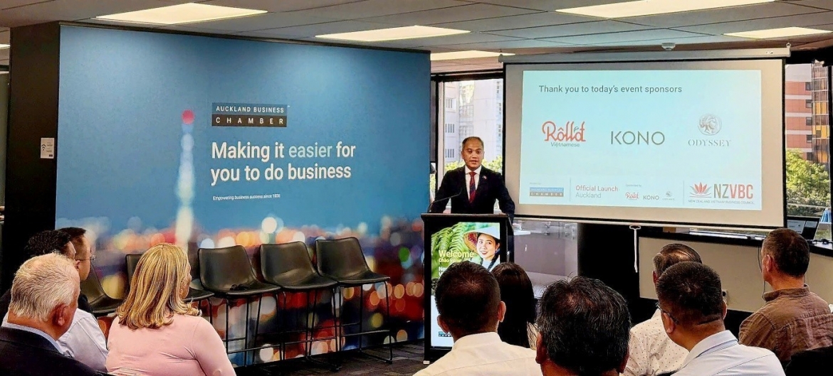 Vietnamese Ambassador to New Zealand Phan Minh Giang speaks at the launch of the New Zealand–Vietnam Business Council in Auckland on January 28. (Photo: VNA)