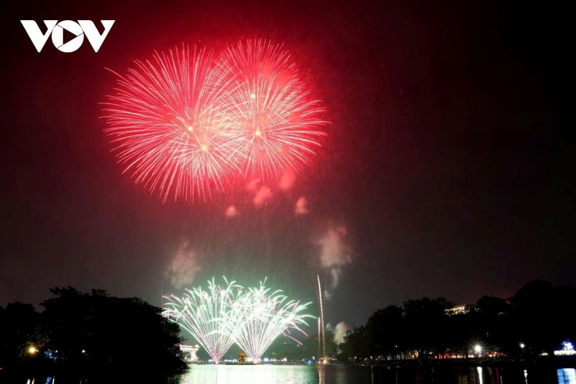 At the stroke of midnight ushering in the Lunar New Year of the Horse 2026, the sky over Hanoi is illuminated by cascading fireworks, their brilliance reflecting the hopes of millions for a year of peace, prosperity and new beginnings.