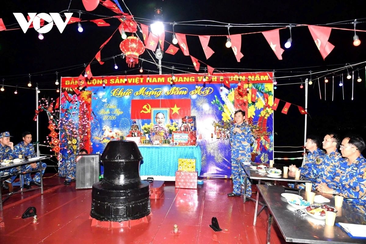 While operating in the Indian Ocean, officers and sailors organised an early Lunar New Year celebration to ensure uninterrupted mission readiness.