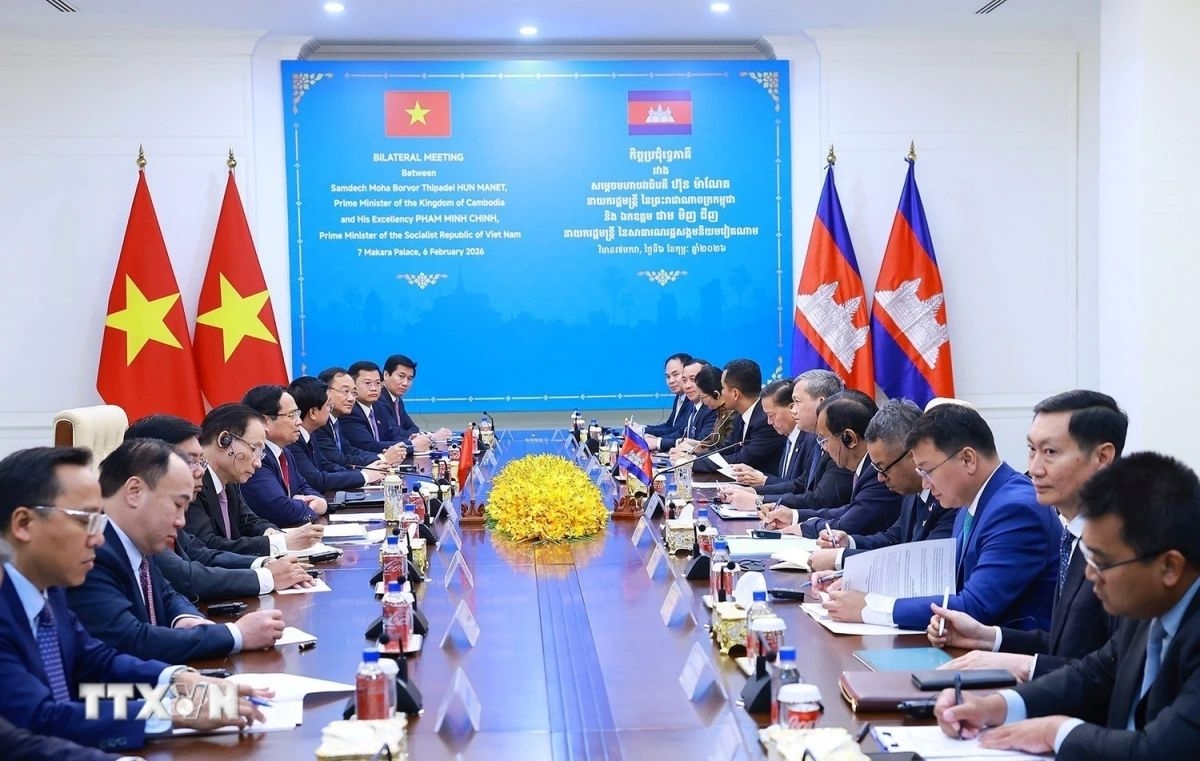Vietnamese Prime Minister Pham Minh Chinh meets with Cambodian Prime Minister Hun Manet on the sidelines of high-level meetings between the Communist Party of Vietnam and the Cambodian People’s Party, as well as a tripartite meeting of the ruling parties of Vietnam, Cambodia and Laos, to review recent cooperation and discuss measures to advance bilateral ties.