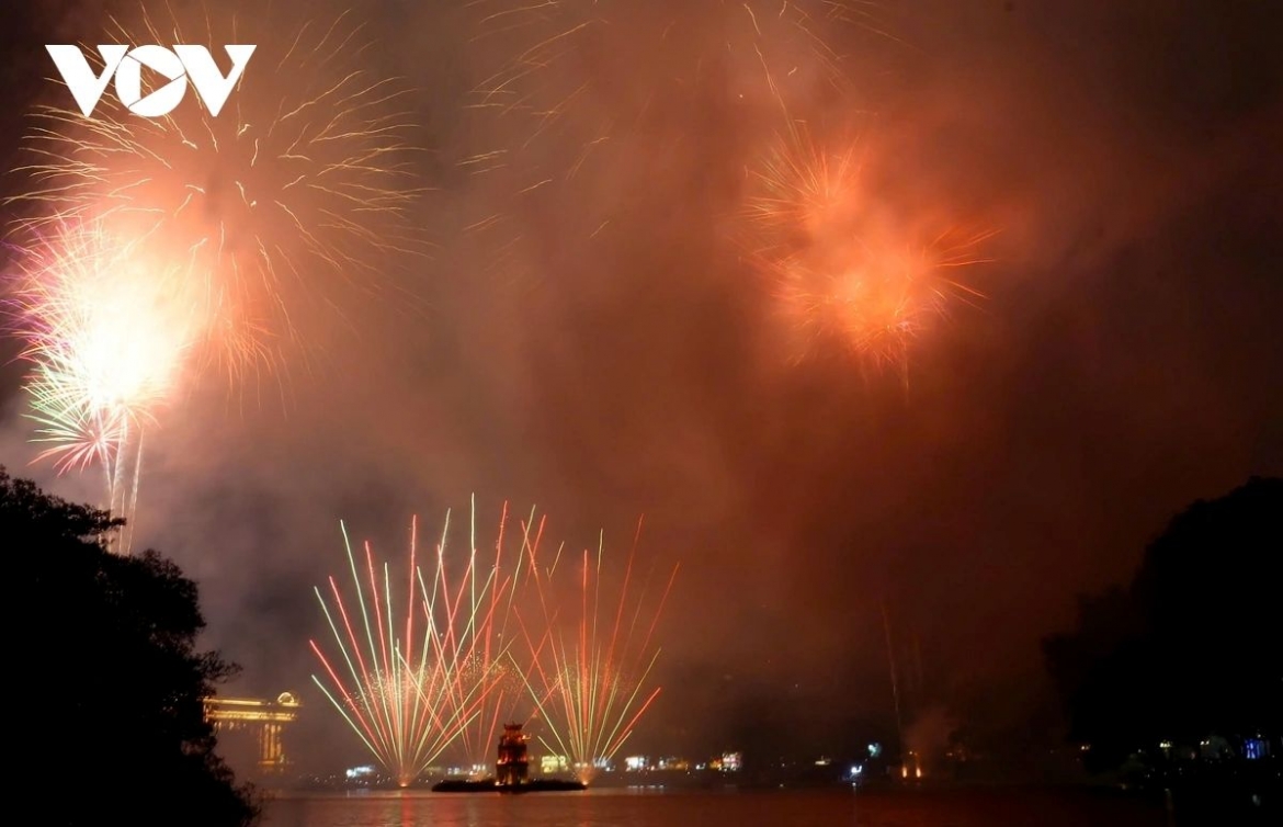 Each high-altitude site is set to deploy approximately 700 aerial shells, along with 60 low-level fireworks racks and 30 pyrotechnic and fountain units.