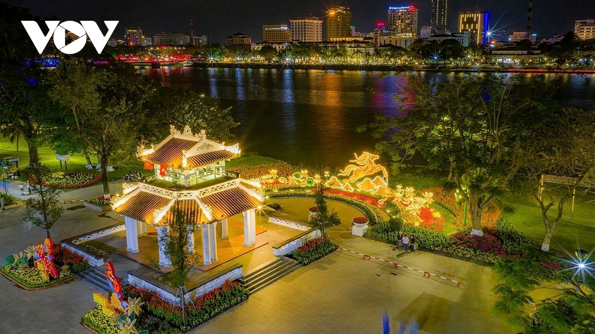 A night view of Thuong Bac Park on the northern bank of the Huong River in Hue.