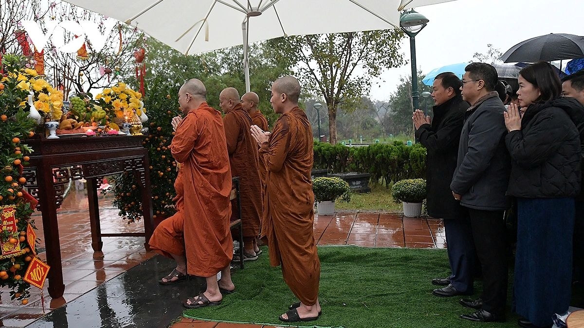 According to Trinh Ngoc Chung, director of the Vietnam Authority ò Ethnic Cultures, over its 11 years of implementation, the “Green Chưng Cake – Tet for the Poor” programme has become an annual initiative supporting disadvantaged families, helping them celebrate the Lunar New Year more fully.