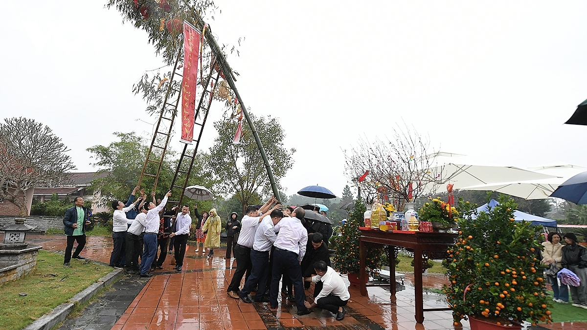 “The value of the programme lies not in material support, but in its spiritual significance, reflecting the care and concern of state agencies, organisations and individuals for the poor, policy beneficiary families and vulnerable groups in society,” says Chung.