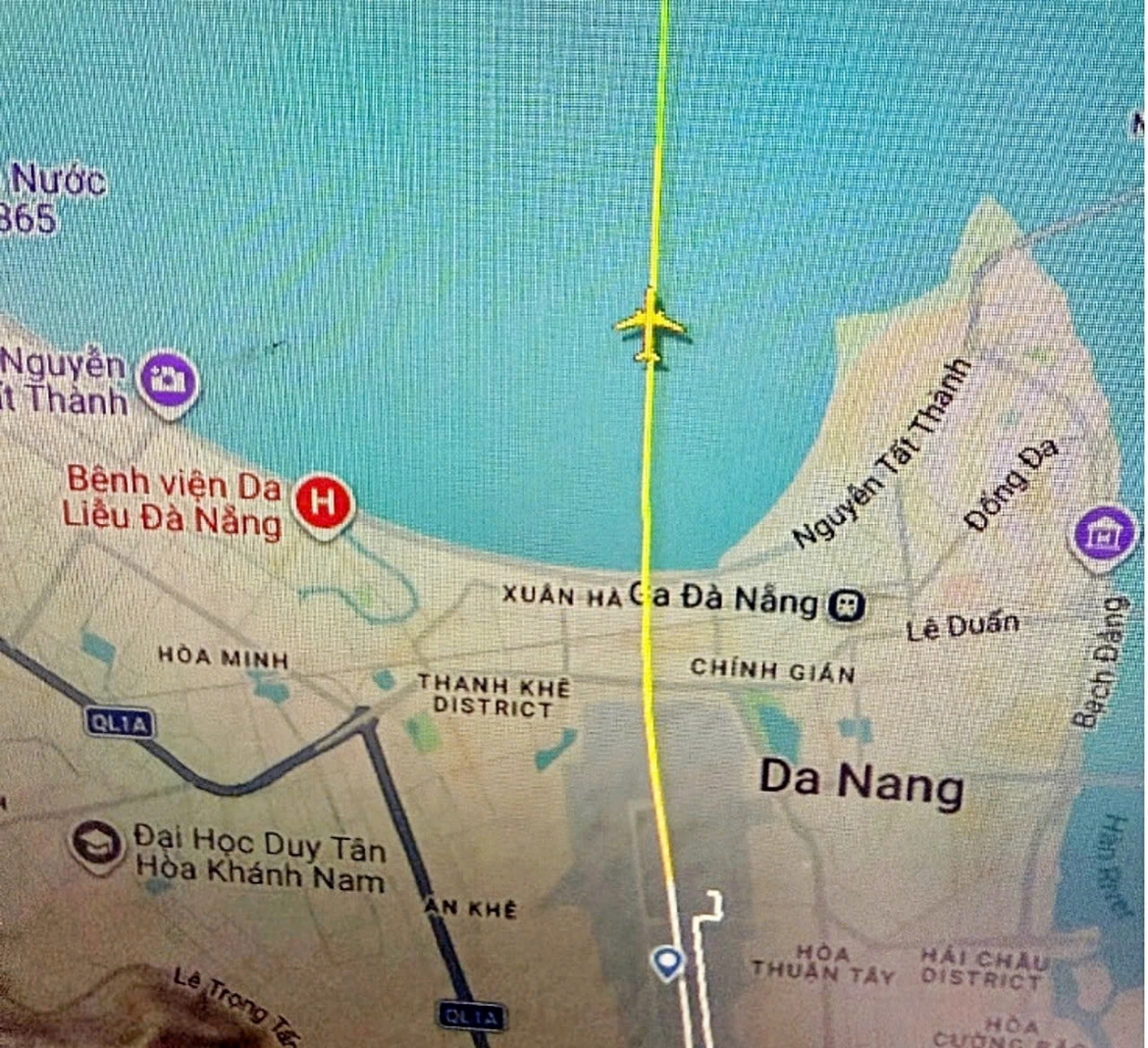 An unauthorised drone is spotted near aircraft VJC720 shortly after takeoff from Da Nang International Airport on February 22. (Photo: Da Nang International Airport)
