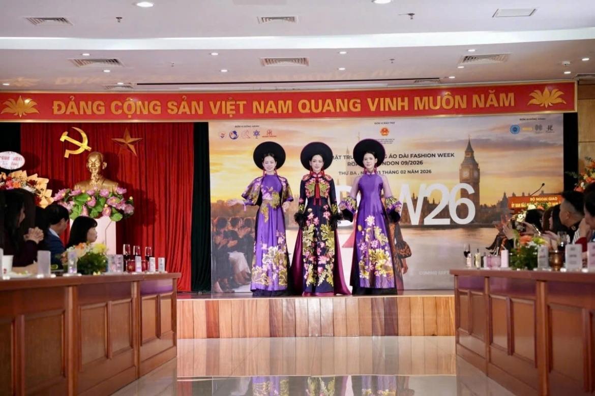 Top 3 finalists of Miss Tourism Vietnam 2026 model Ao Dai at the launching ceremony for the "Ao Dai Fashion Week London 2026" held on February 3.