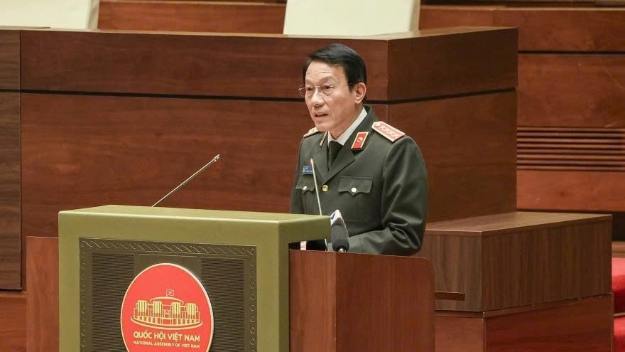 Minister of Public Security Luong Tam Quang presents a thematic report on security thinking at a nationwide conference on February 7 to concretise the implementation of the Resolution adopted at the recent 14th Party Congress