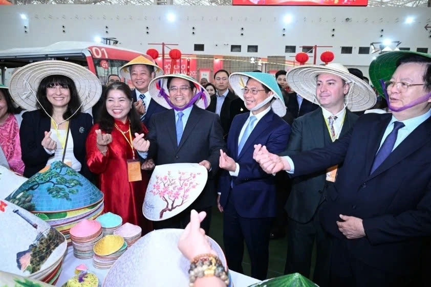 Prime Minister Pham Minh Chinh has called for stronger promotion of Vietnamese products and brands at the first Spring Fair 2026 in Hanoi