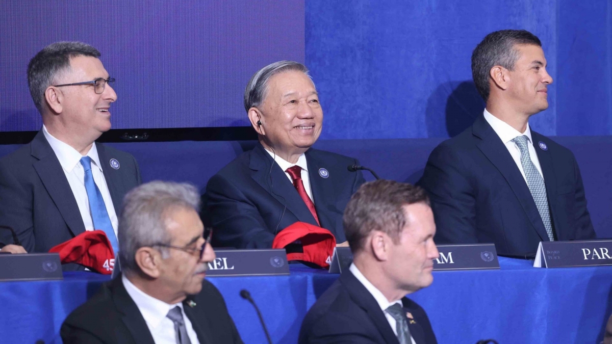 To Lam (second from left, back row), General Secretary of the Communist Party of Vietnam Central Committee, attends the opening session of the Board of Peace on Gaza, in Washington DC on February 19. (Photo: VNA)