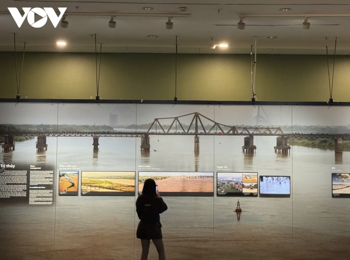 The spacious setting and distinctive exhibition design leave a strong impression on visitors.