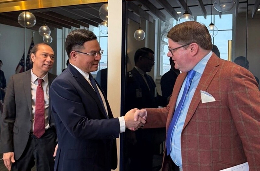 Vietnam’s Acting Ministry of Industry and Trade Le Manh Hung (L) and US Deputy Secretary of Agriculture Stephen Vaden during their meeting in Washington DC on February 3. (Photo: MoIT)