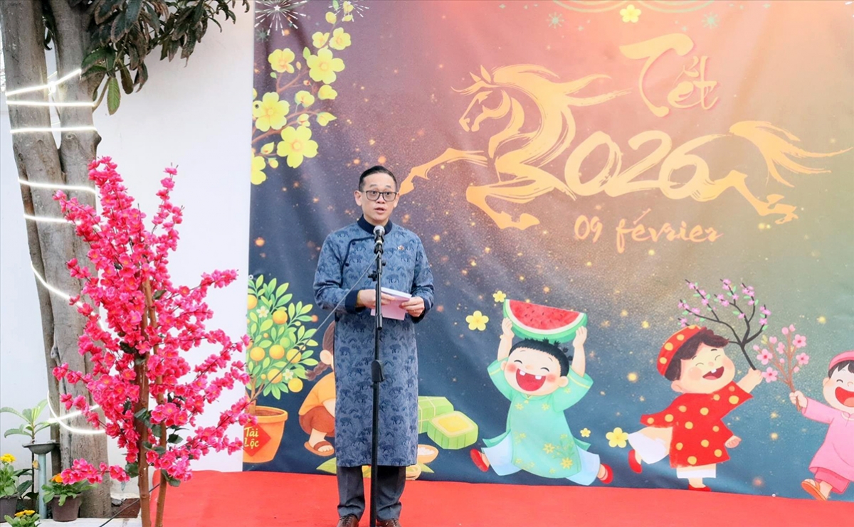 Vietnamese Ambassador to Algeria Tran Quoc Khanh speaks at the Lunar New Year gathering for Vietnamese nationals in Algeria. (Photo: VNA)