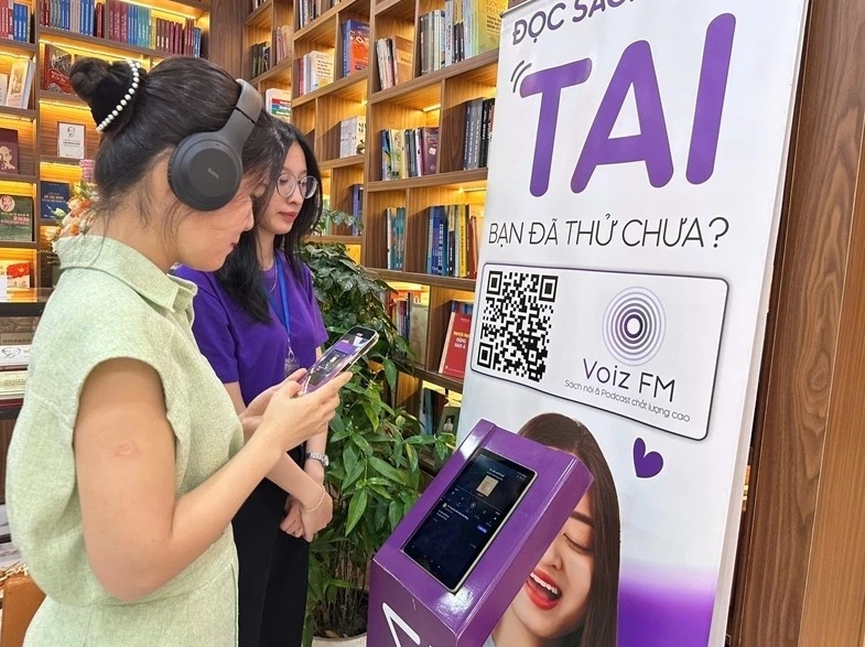 Advances in technology brings multimedia approaches to books to people and readers across the country, shaping new reading habits that keep pace with contemporary trends.