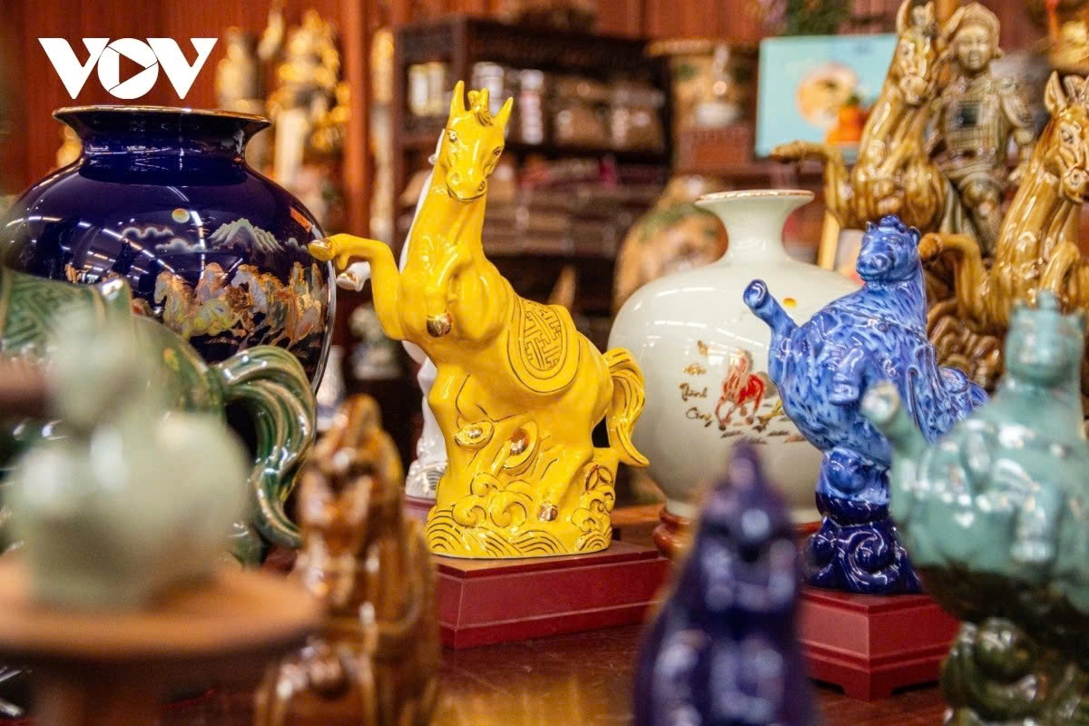 To date, craftsman Quang has produced over 2,000 ceramic horse-shaped figurines for both domestic and international markets.