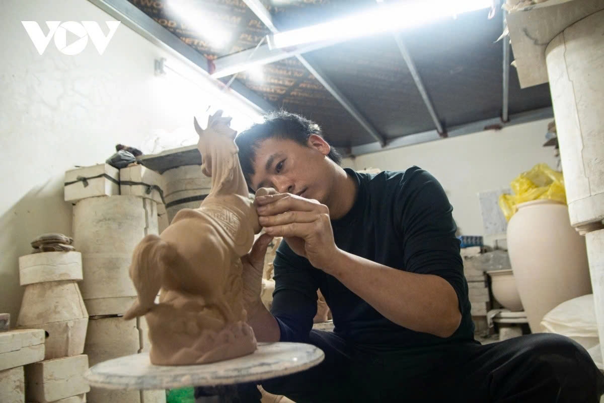 Formed through the craftsmen’s experience and emotion, each figurine is unique.