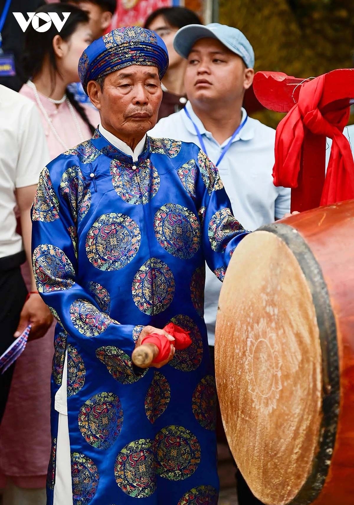 The sound of drums, mingling with cheers and shouts of encouragement, creates a unique rhythm of the spring festival.