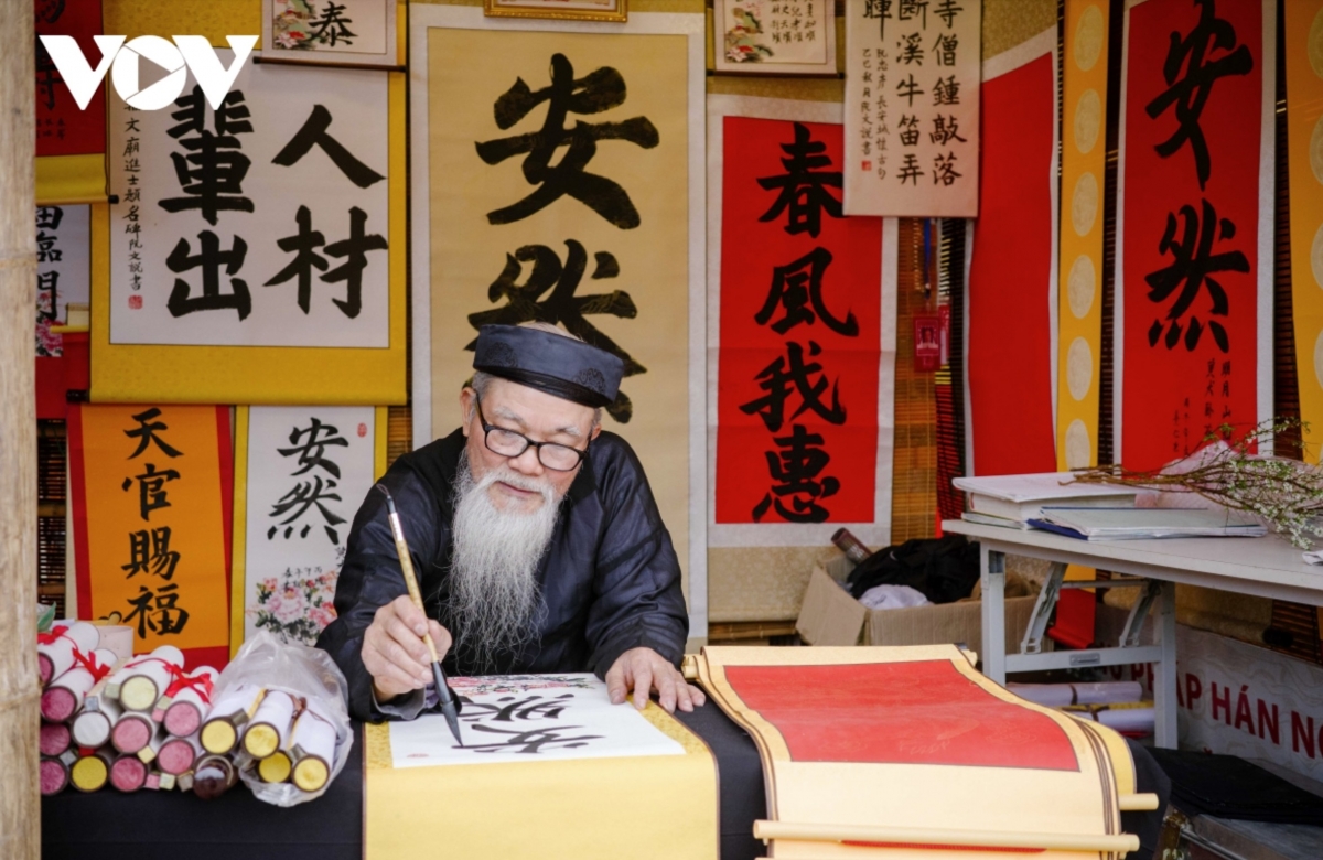 Images of calligraphers beside inkstones and red paper evoke the tradition of giving calligraphy at the start of the year, a cultural practice reflecting the Vietnamese tradition of valuing learning and honouring knowledge in the early days of spring.