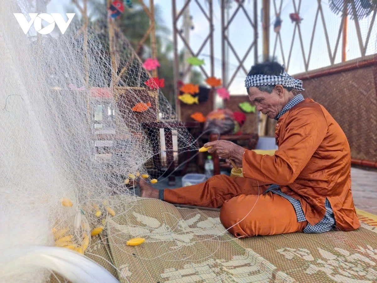 A fisherman demonstrates the traditional art of weaving fishing nets, a ritual performed on the first day of the Lunar New Year to pray for a bountiful catch and safe voyages.