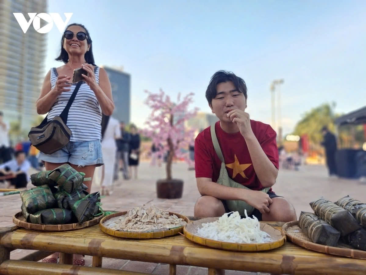 Tasting local specialties is an enriching way to connect tourists with Vietnamese culture.