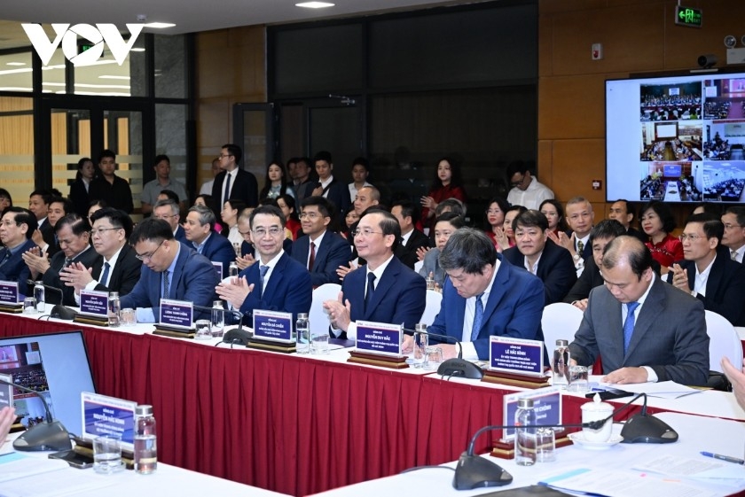 Delegates at the working session