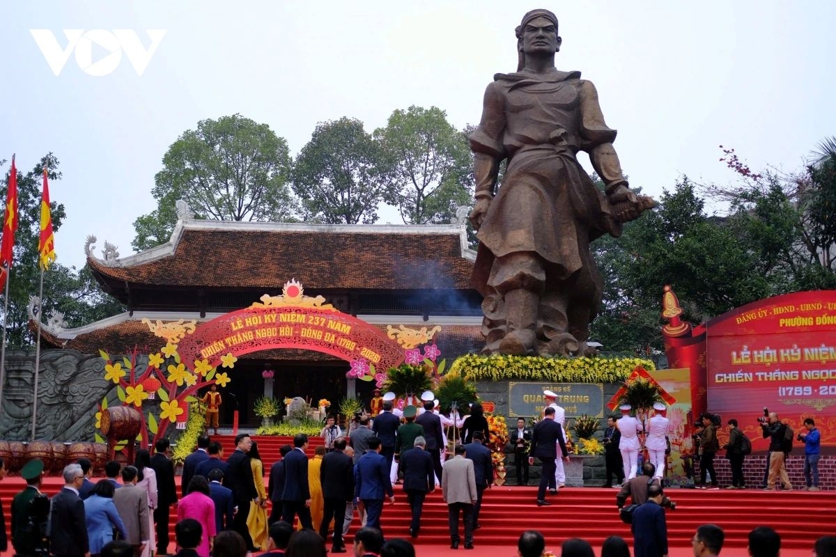 Thousands of residents and visitors gather at Dong Da Hill in Hanoi to celebrate the 237th anniversary of the Ngoc Hoi–Dong Da Victory (1789–2026) in tribute to Emperor Quang Trung