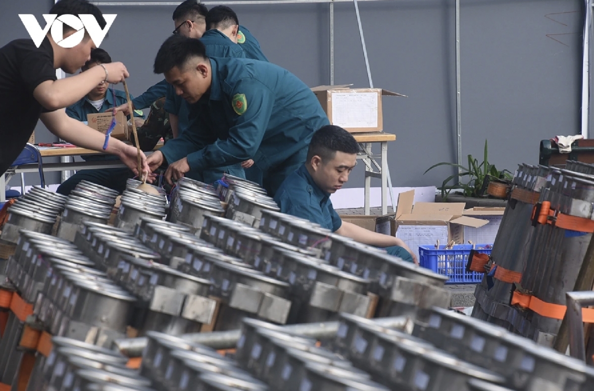 Each shell is inspected, installed and connected under strict safety conditions.