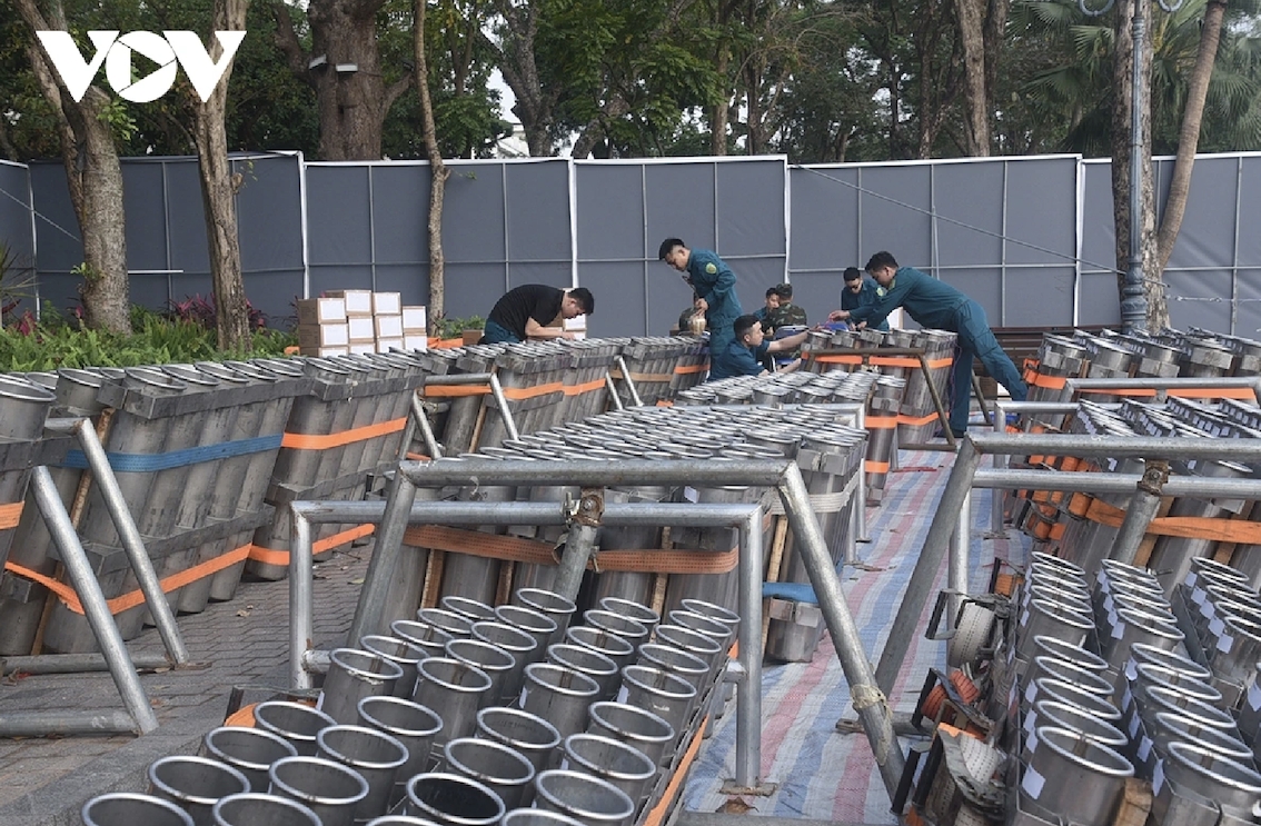 Heavy turnout is expected at the Hoan Kiem Lake area tonight, with safety given top priority. Functional forces have prepared traffic control and site protection plans to prevent incidents such as crowding and pushing that occurred in the past.